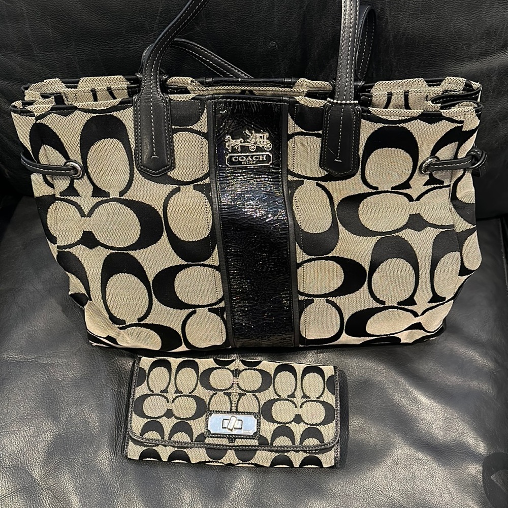 Gorgeous Coach purse and matching full size wallet